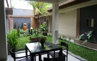Jhoanie Hotel Hotels in Mandolang