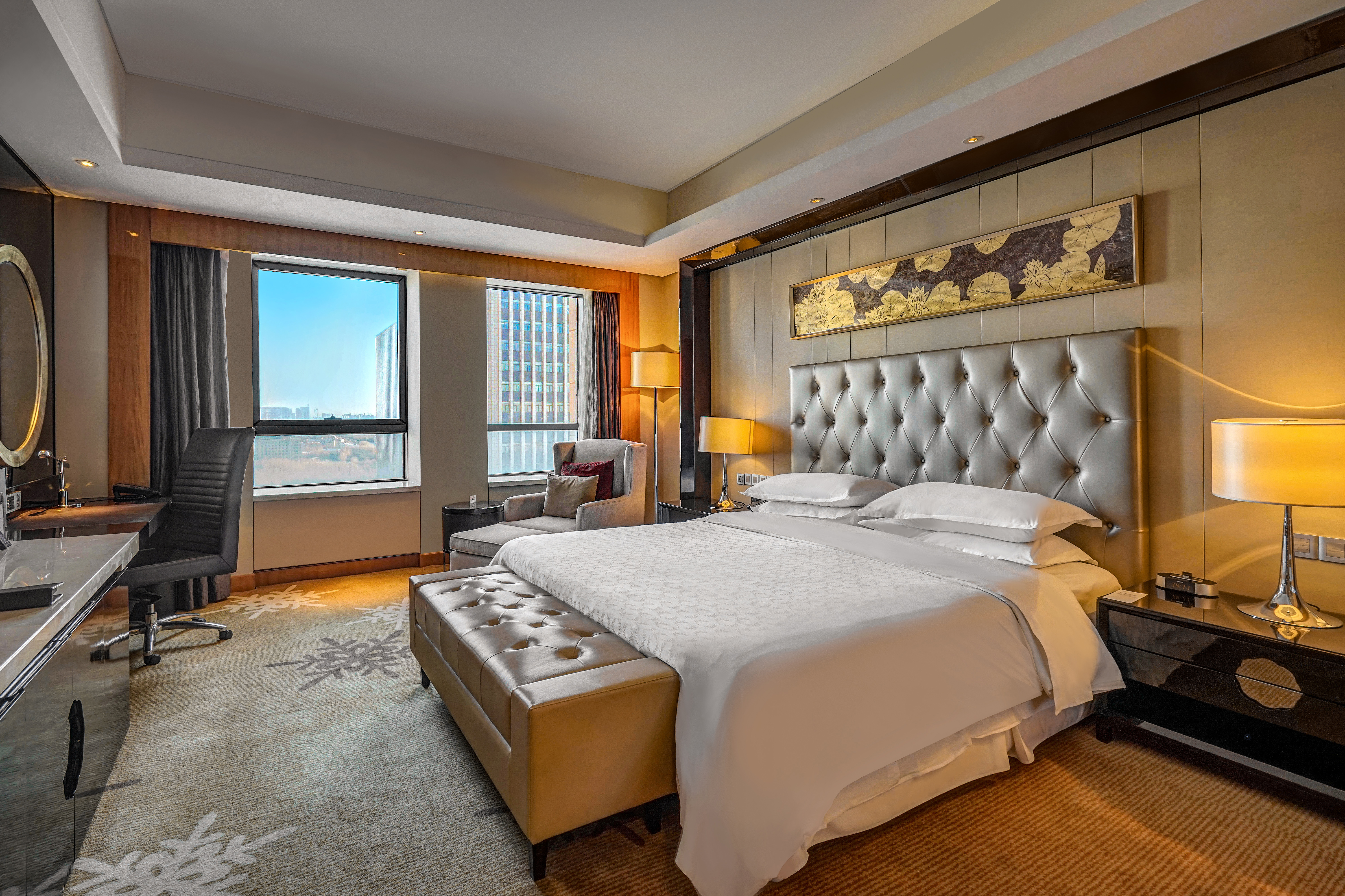 尊贵豪华大床房