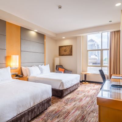 Bilik Keluarga Deluxe dengan Pemandangan Kompaun Kupon The Waterfront Hotel