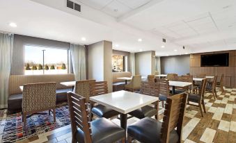 La Quinta Inn & Suites by Wyndham DC Metro Capital Beltway