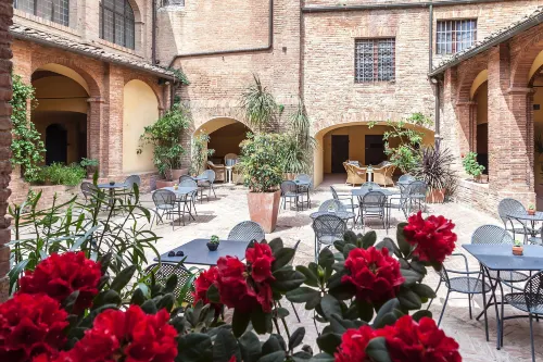 Il Chiostro del Carmine