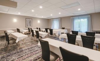 La Quinta Inn & Suites by Wyndham Clifton/Rutherford