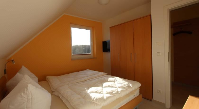 带阳台的两卧室公寓