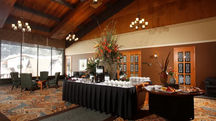 バンフ パーク ロッジ 食事・レストラン