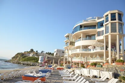 Ladies beach Suite Hotel