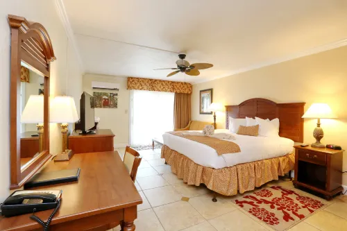 La Fiesta Ocean Inn & Suites