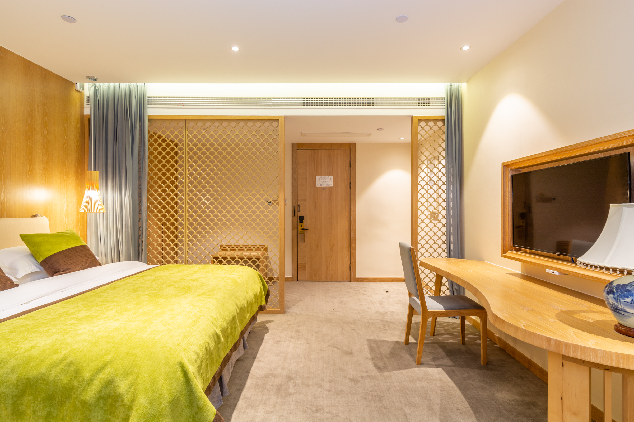 尊享舒睡豪华大床房 （浴缸+小冰箱）