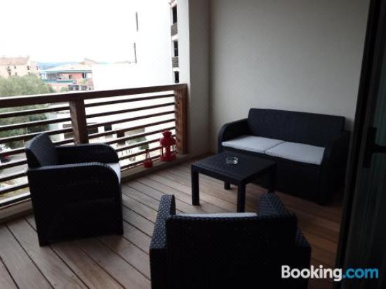 带露台的高级公寓