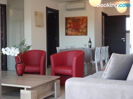 带露台的高级公寓