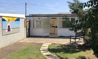 3 Bed Bungalow Minutes from The Beach