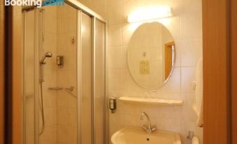 Ley Hotel - Housity