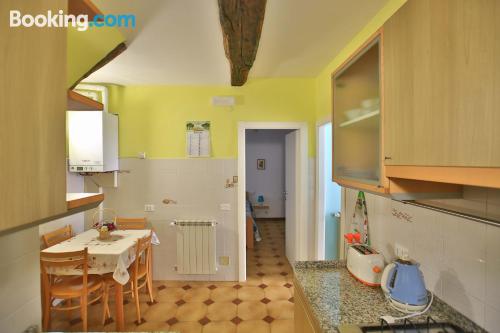 带阳台的两卧室公寓