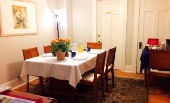 Acacia Bed and Breakfast - Housity