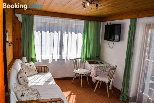 带阳台的小型套房