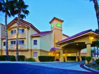 La Quinta Inn & Suites by Wyndham Tucson Airport Hotel di Tucson
