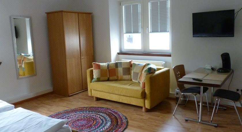 双人房（带梳化床）