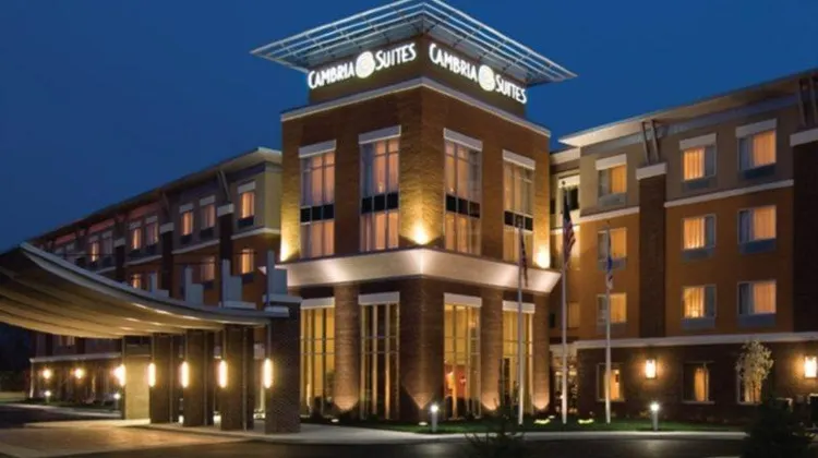 DoubleTree by Hilton Hotel Savannah Airport Exterior