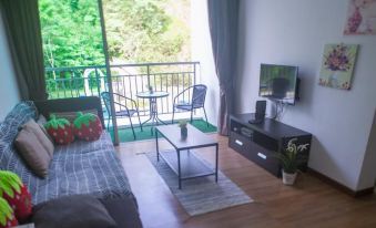 Strawberry Homestay - Housity