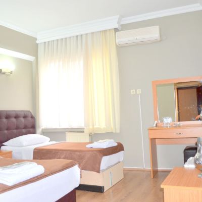 Economy Triple Room, 3 Twin Beds, City View
