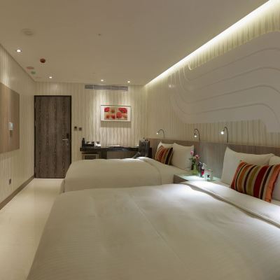 豪華四人房 台北峻美精品商旅｜自助入住優惠