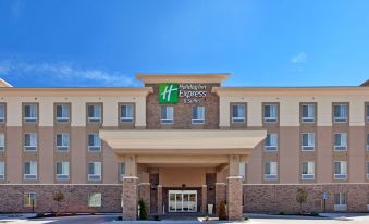 Holiday Inn Express & Suites Topeka North