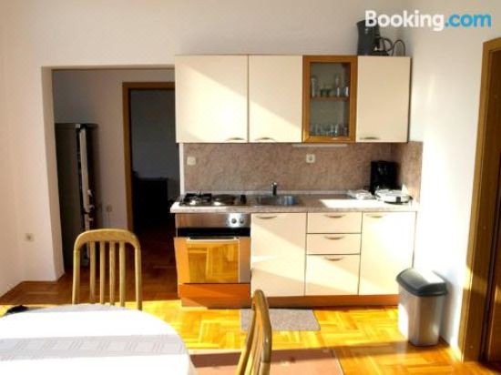 舒适两卧室公寓 - 带露台