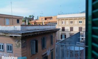 Modern Apt Facing St Peter's and Vatican Museums - MyPad in Rome