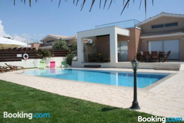 三卧室别墅带私人泳池