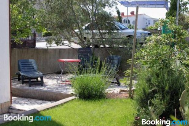 带露台一室公寓