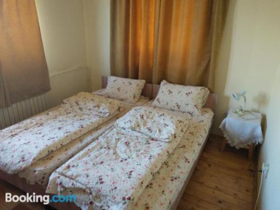 带共用浴室的双床房