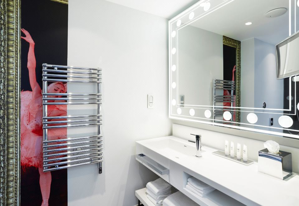 Hotel Indigo PARIS - OPERA by IHG1 Queen Bed Standard With Single Sofa Bed