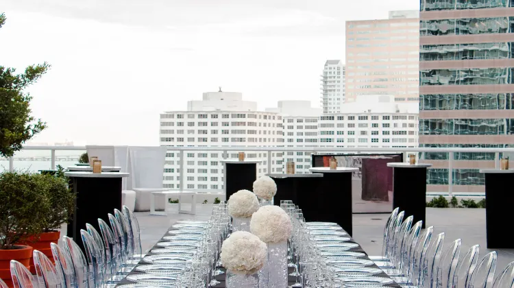 ヴァイスロイー マイアミ  食事・レストラン