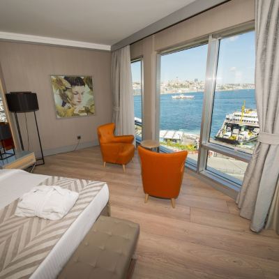 Queen Suite Sea View Room