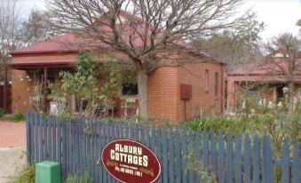 Albury Cottages - Housity