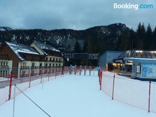 带阳台的两卧室公寓