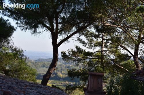 带阳台的小型套房