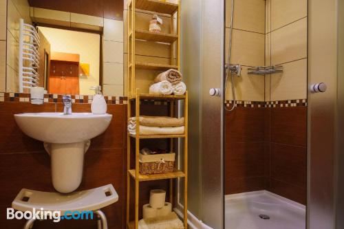 双卧室公寓 - 带阳台和壁炉