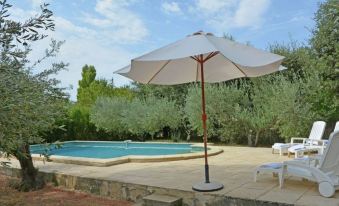 Cozy Villa in Flaux with Swimming Pool
