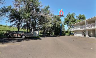 Motel 6 Bismarck, ND