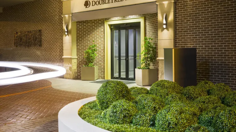 DoubleTree by Hilton Hotel Savannah Historic District Exterior