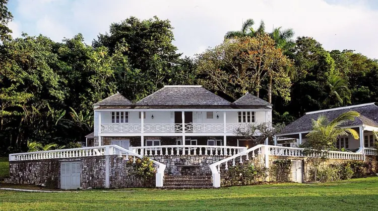 ラウンド ヒル ホテル＆ヴィラズ 外観