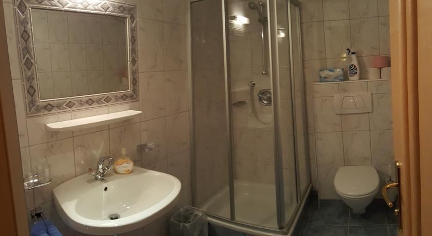 带阳台的两卧室公寓