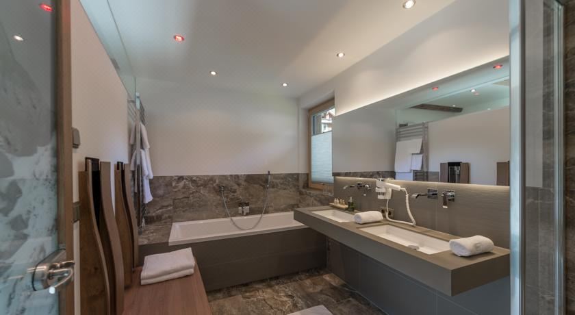 带阳台的两卧室公寓