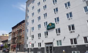 La Quinta Inn & Suites by Wyndham Brooklyn Central