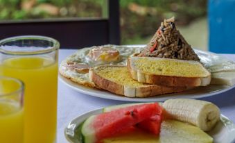 Hotel Tangara Arenal - Housity