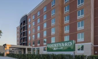 Courtyard by Marriott New York Queens/Fresh Meadows