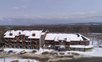 Hotel Lac Brome - Housity