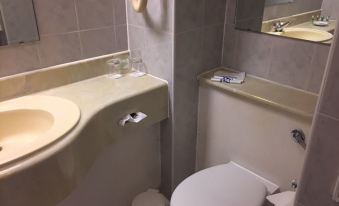 Garden Court Hotel Aylesbury - Housity