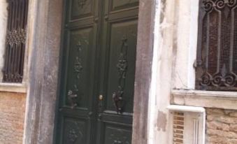 Very Central Apartment in Historical 1600 Palace with Lift - Via XXII Marzo