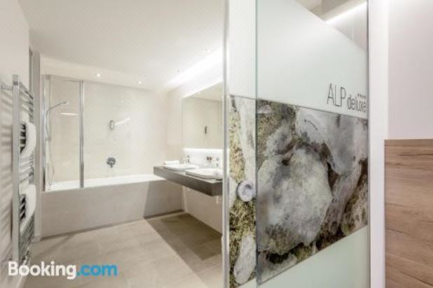 带阳台的豪华两卧室公寓